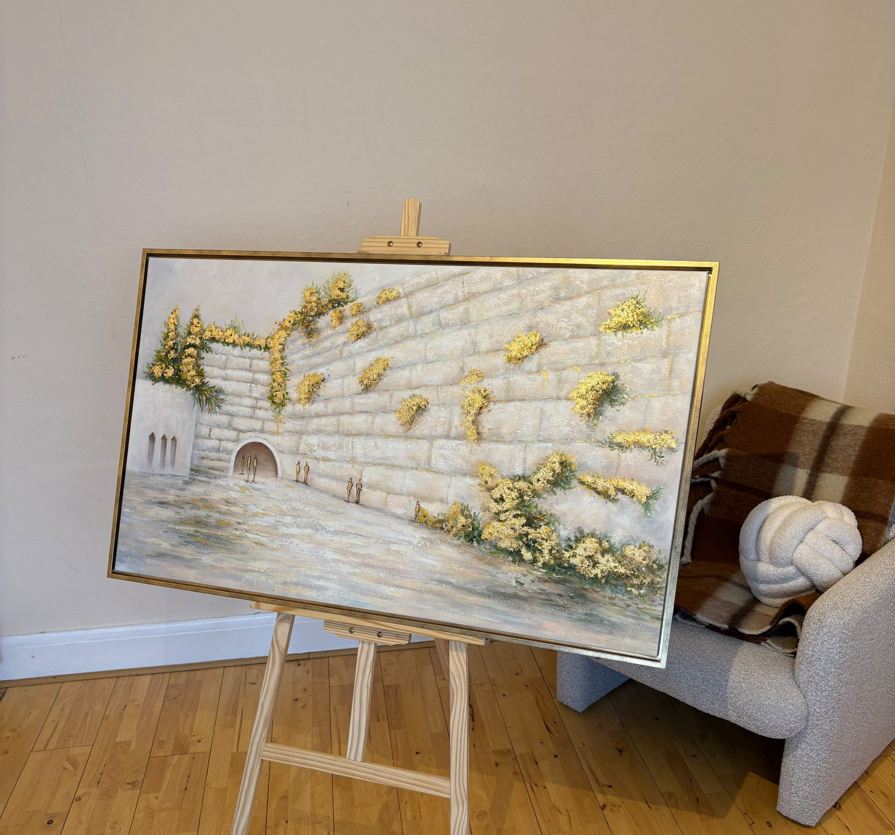 Gold blossomed Kotel on an easel