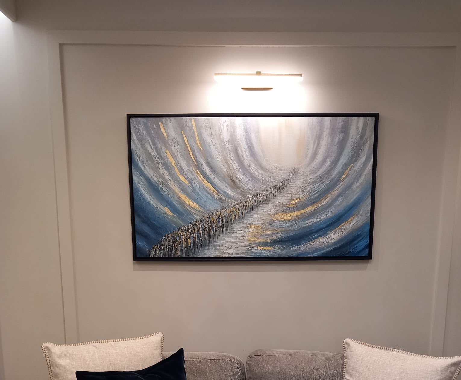 Splitting of the sea above a sofa