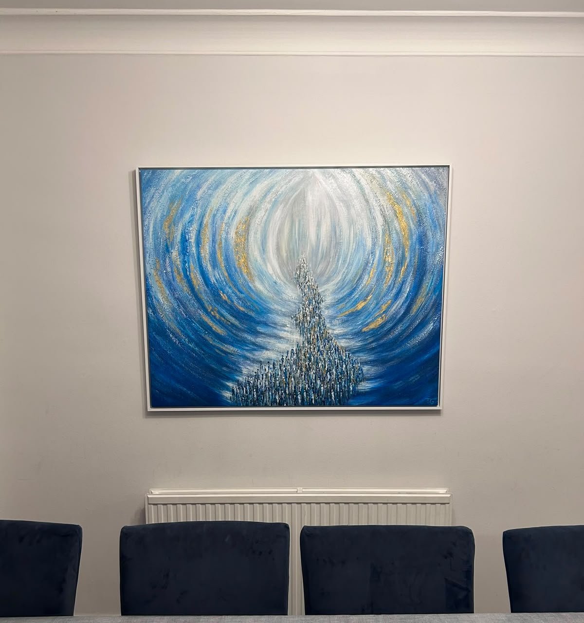 Splitting of the sea in blue and white with gold